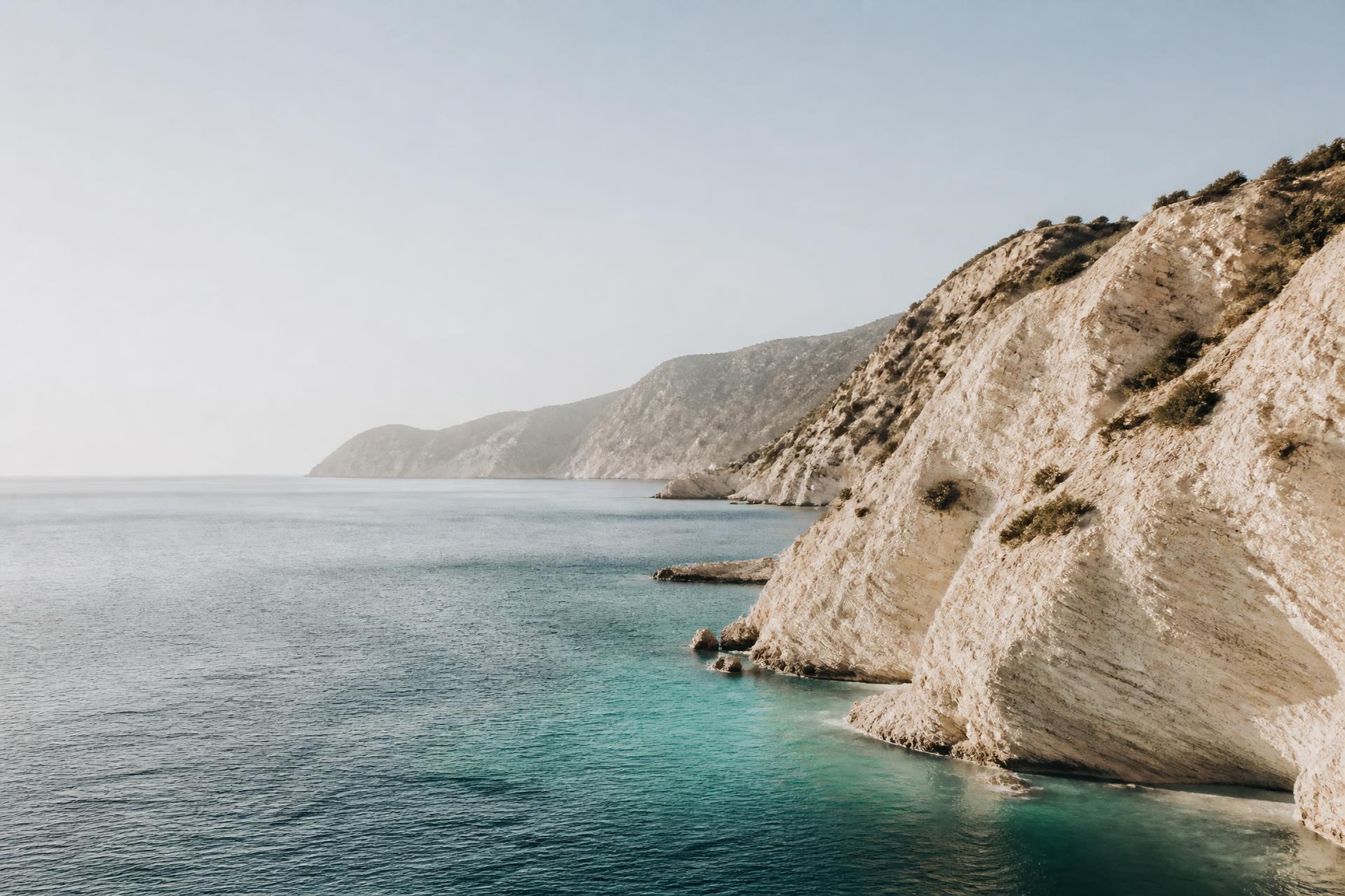 Costa grega ao amanhecer